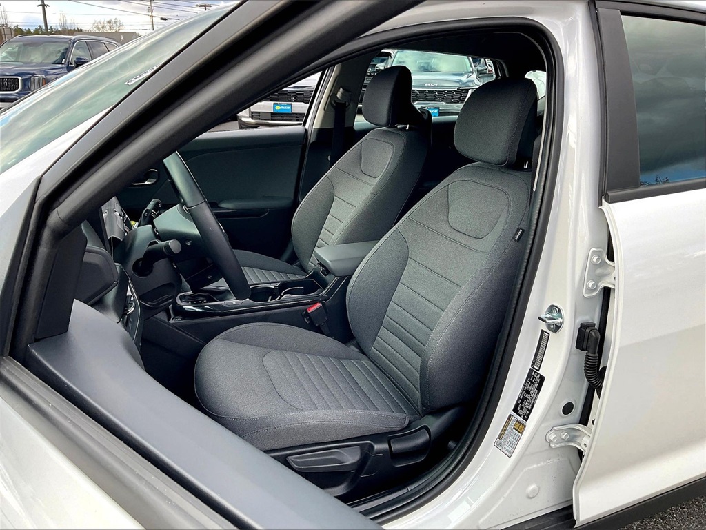 2025 Kia K4 EX - Photo 9