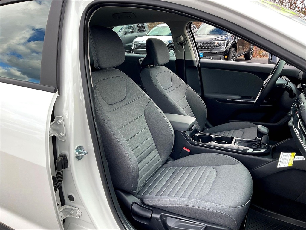 2025 Kia K4 EX - Photo 10