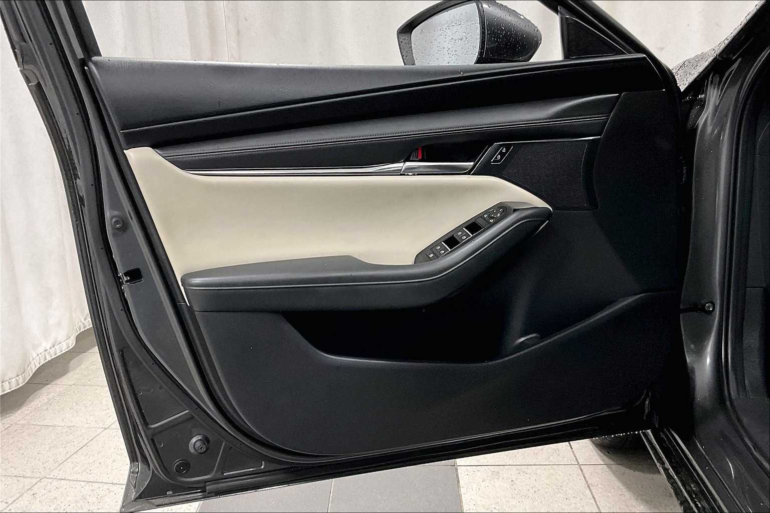 2022 Mazda Mazda3 Hatchback Preferred - Photo 9