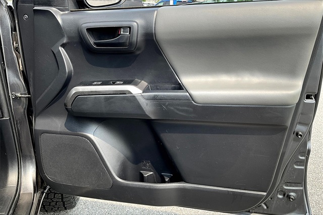 2022 Toyota Tacoma SR5 - Photo 12