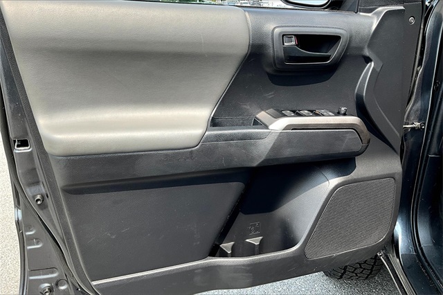 2022 Toyota Tacoma SR5 - Photo 9