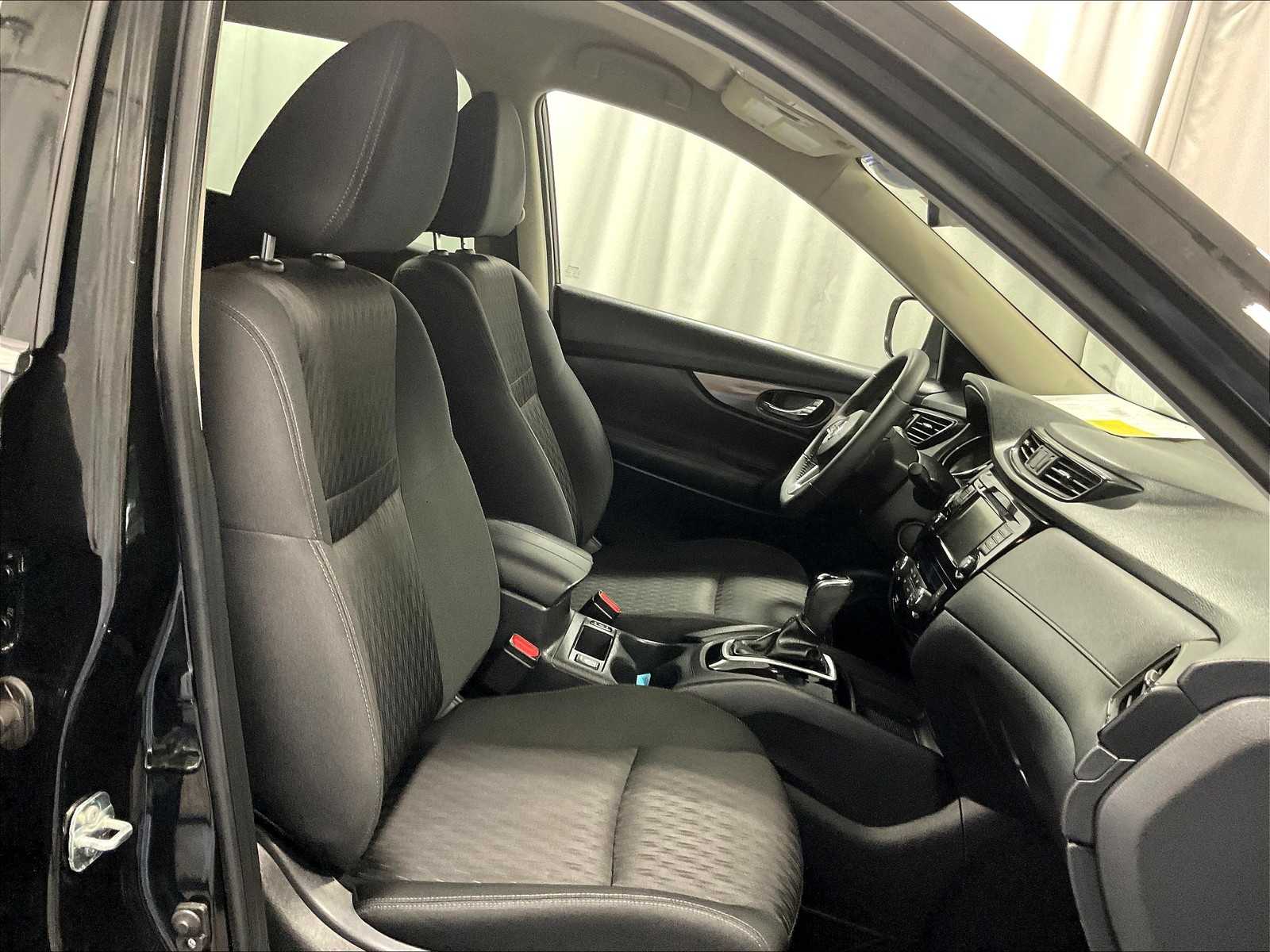 2019 Nissan Rogue SV - Photo 11
