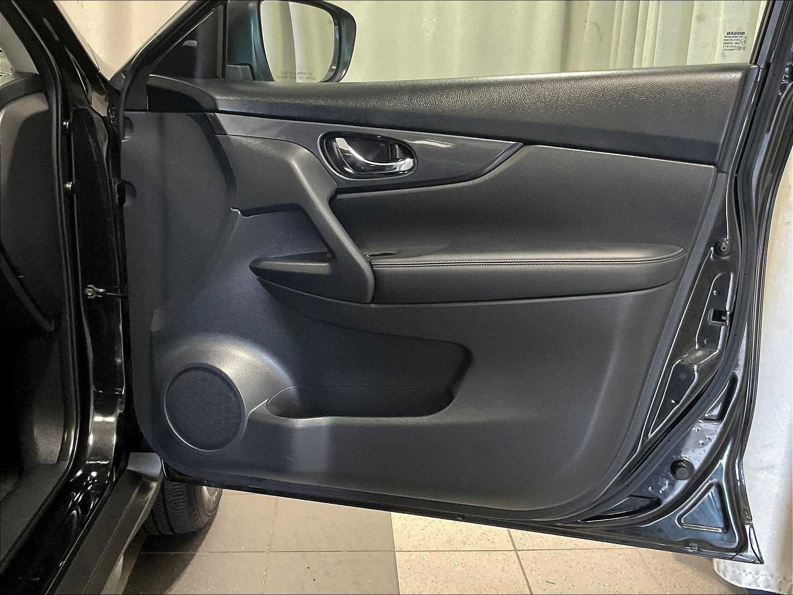 2019 Nissan Rogue SV - Photo 12
