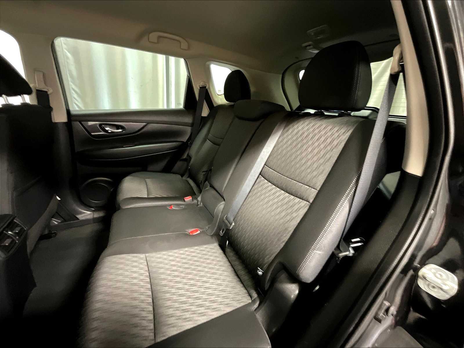 2019 Nissan Rogue SV - Photo 15