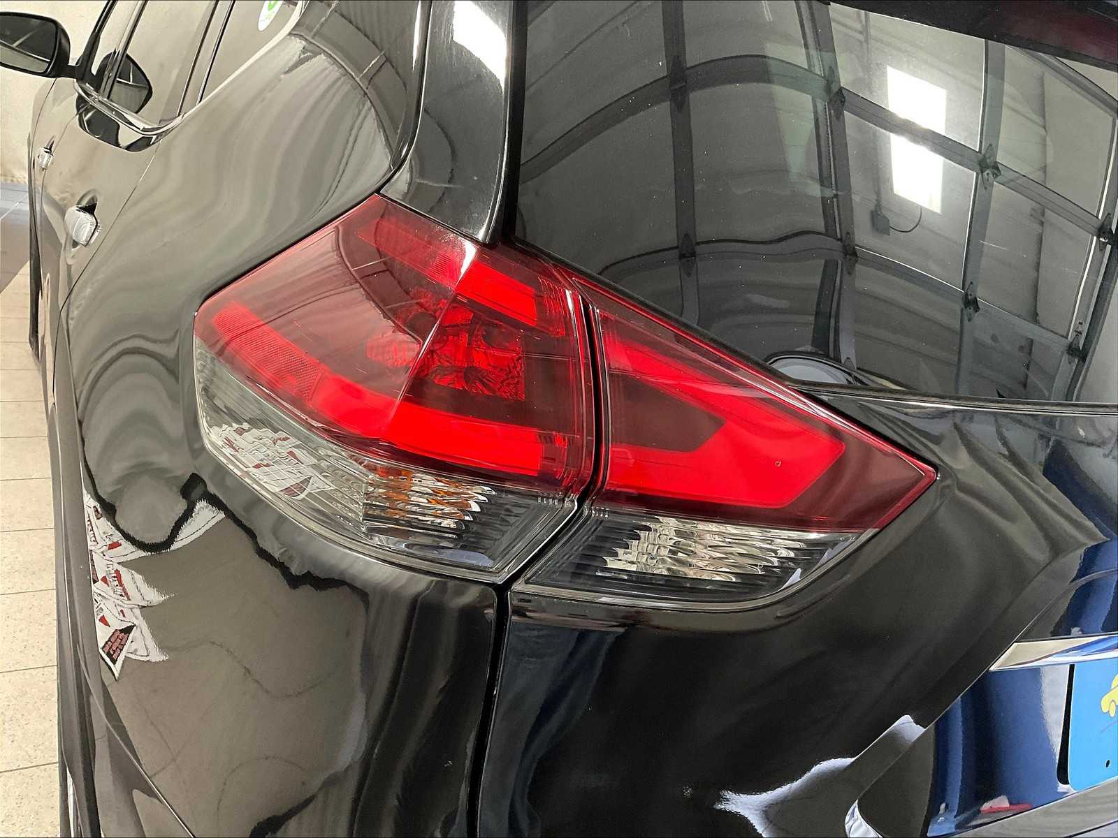 2019 Nissan Rogue SV - Photo 33