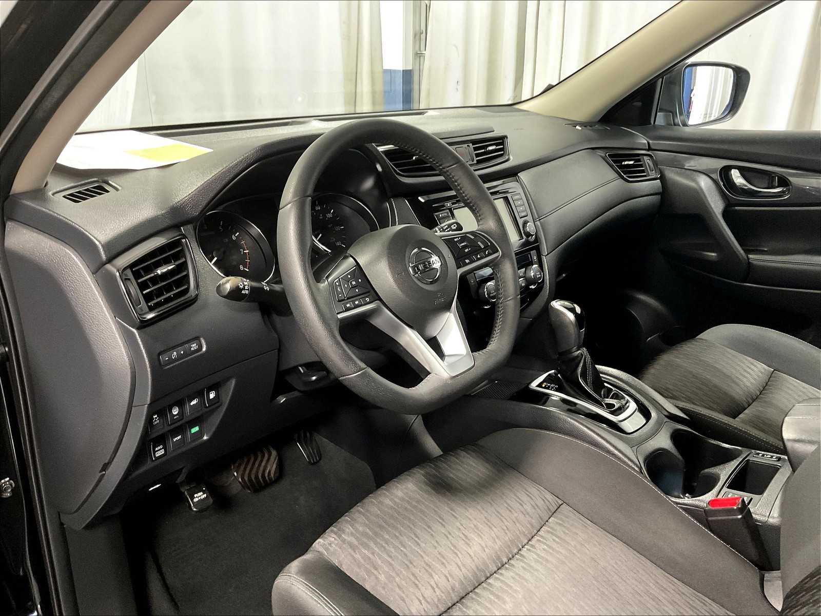 2019 Nissan Rogue SV - Photo 8