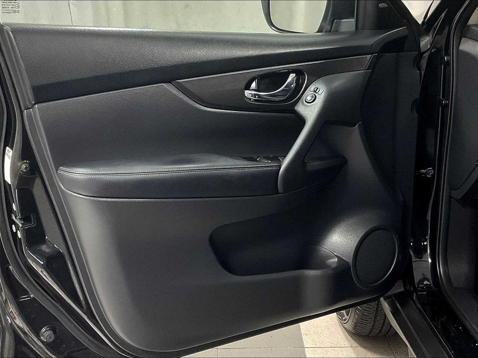 2019 Nissan Rogue SV - Photo 9