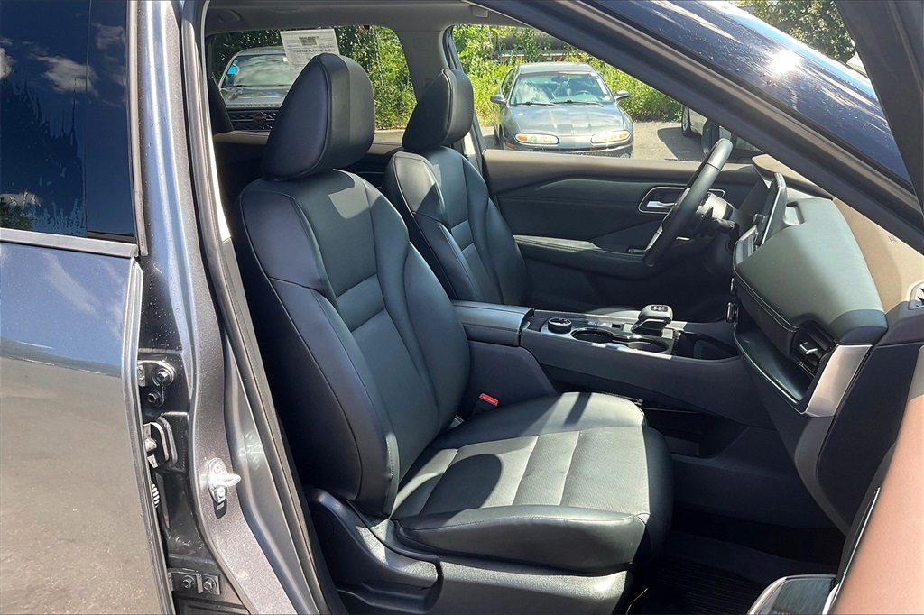 2021 Nissan Rogue SV - Photo 11