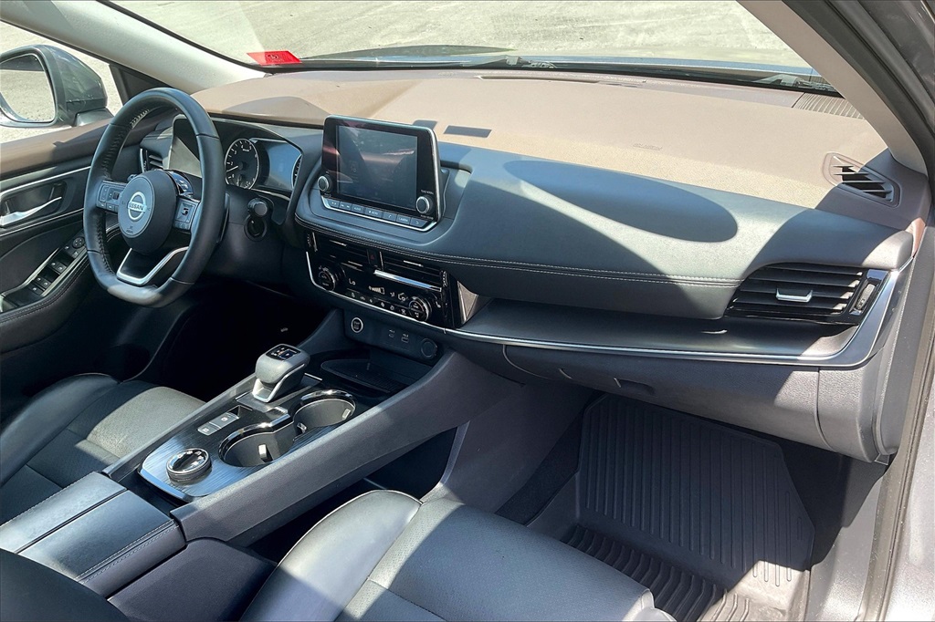 2021 Nissan Rogue SV - Photo 14
