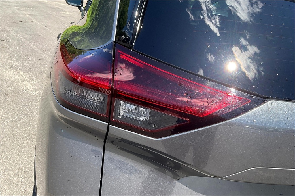 2021 Nissan Rogue SV - Photo 31