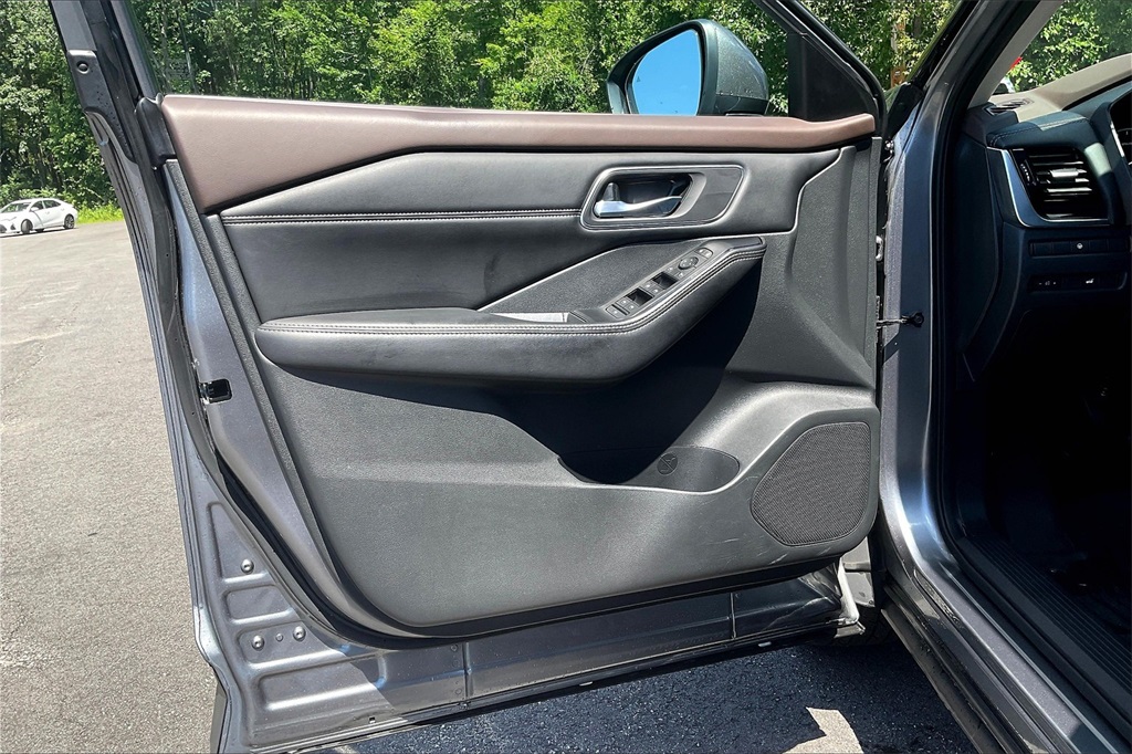 2021 Nissan Rogue SV - Photo 9