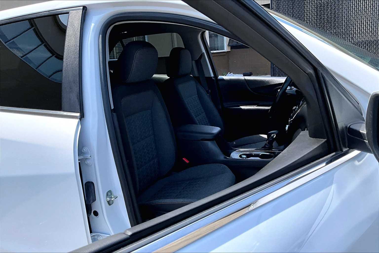2022 Chevrolet Equinox LT - Photo 11