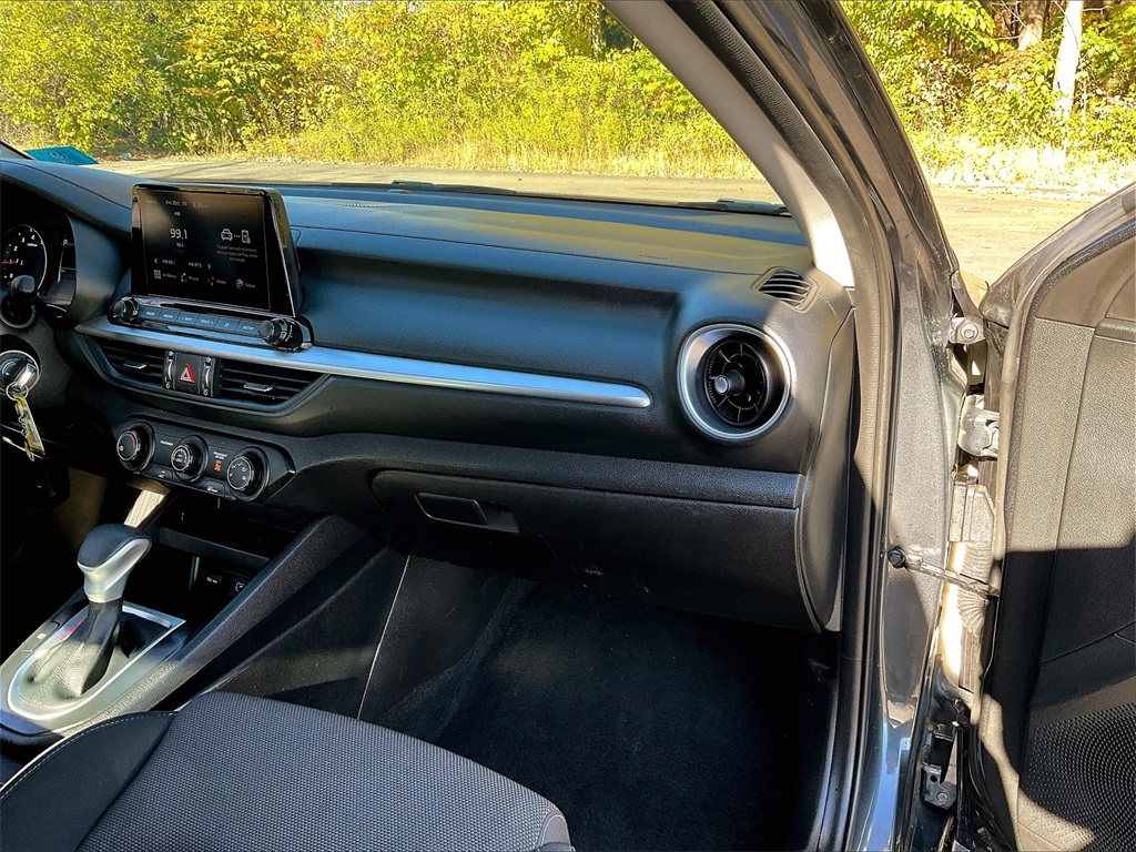 2023 Kia Forte LXS - Photo 12