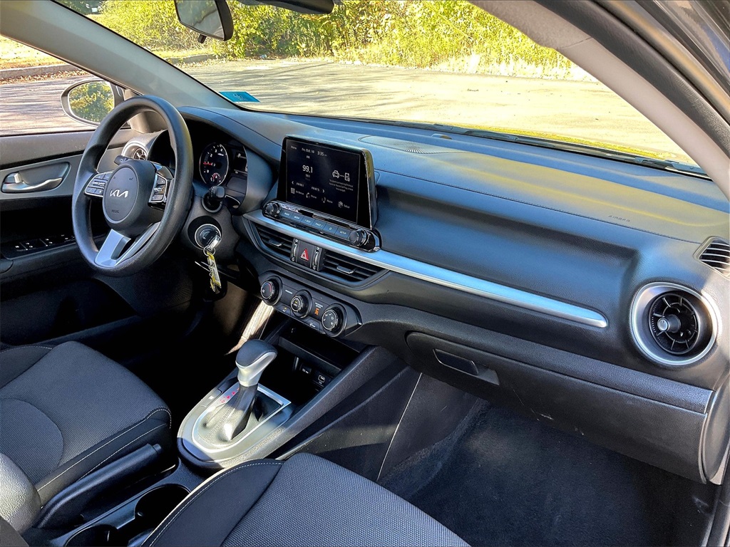2023 Kia Forte LXS - Photo 13