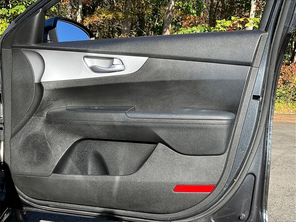 2023 Kia Forte LXS - Photo 25