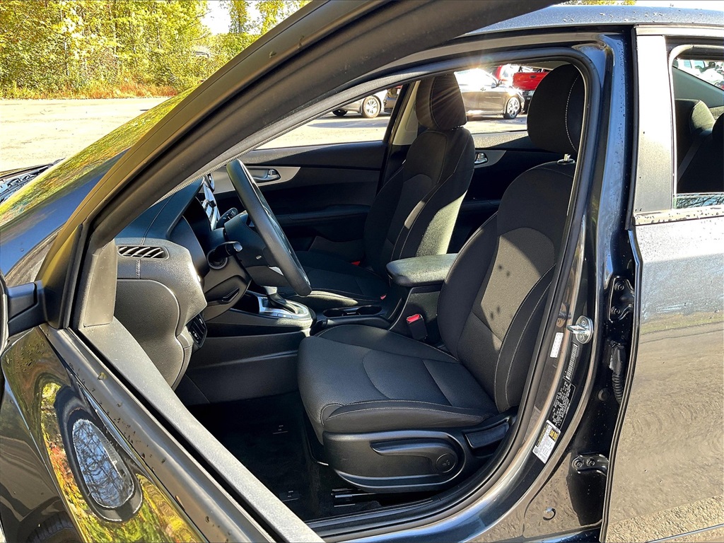 2023 Kia Forte LXS - Photo 10