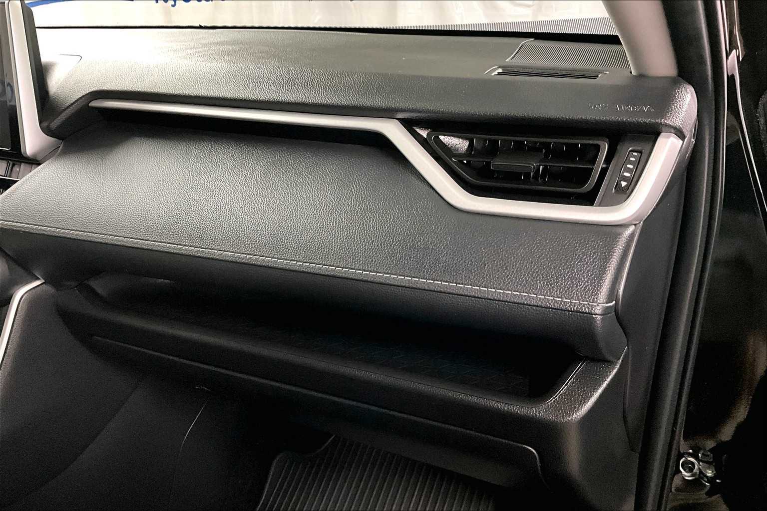 2024 Toyota RAV4 LE - Photo 13