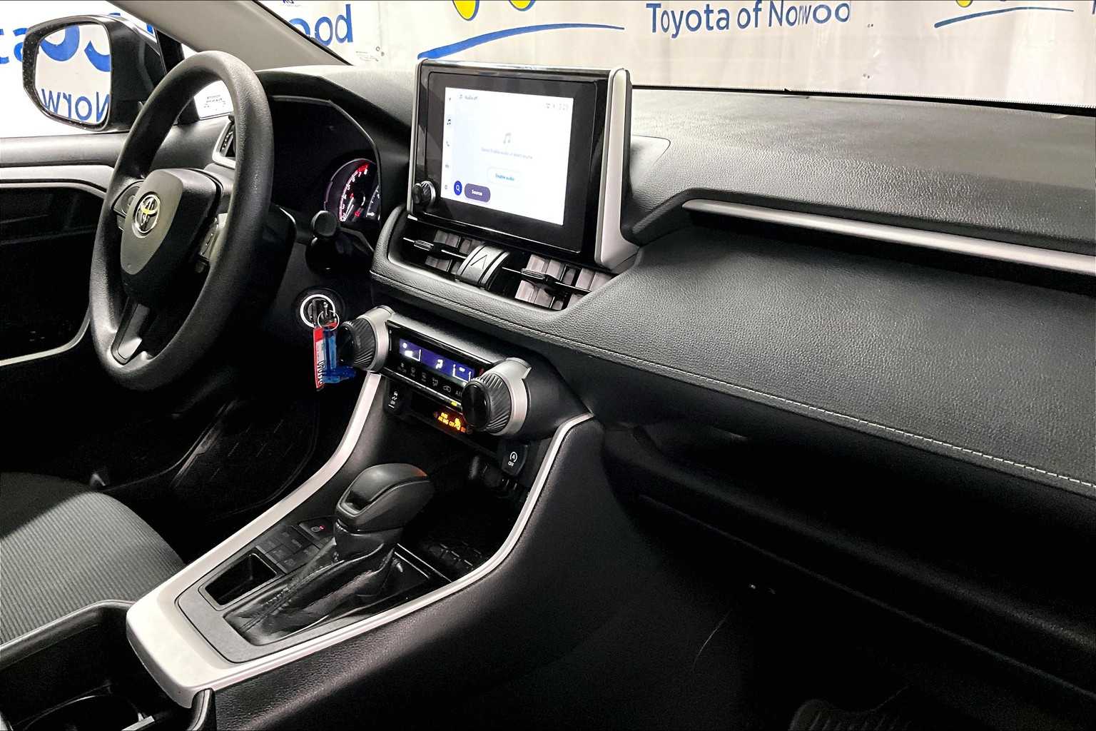 2024 Toyota RAV4 LE - Photo 14