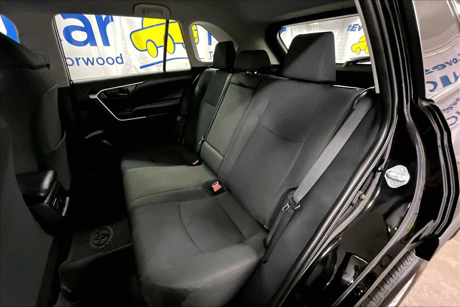 2024 Toyota RAV4 LE - Photo 15