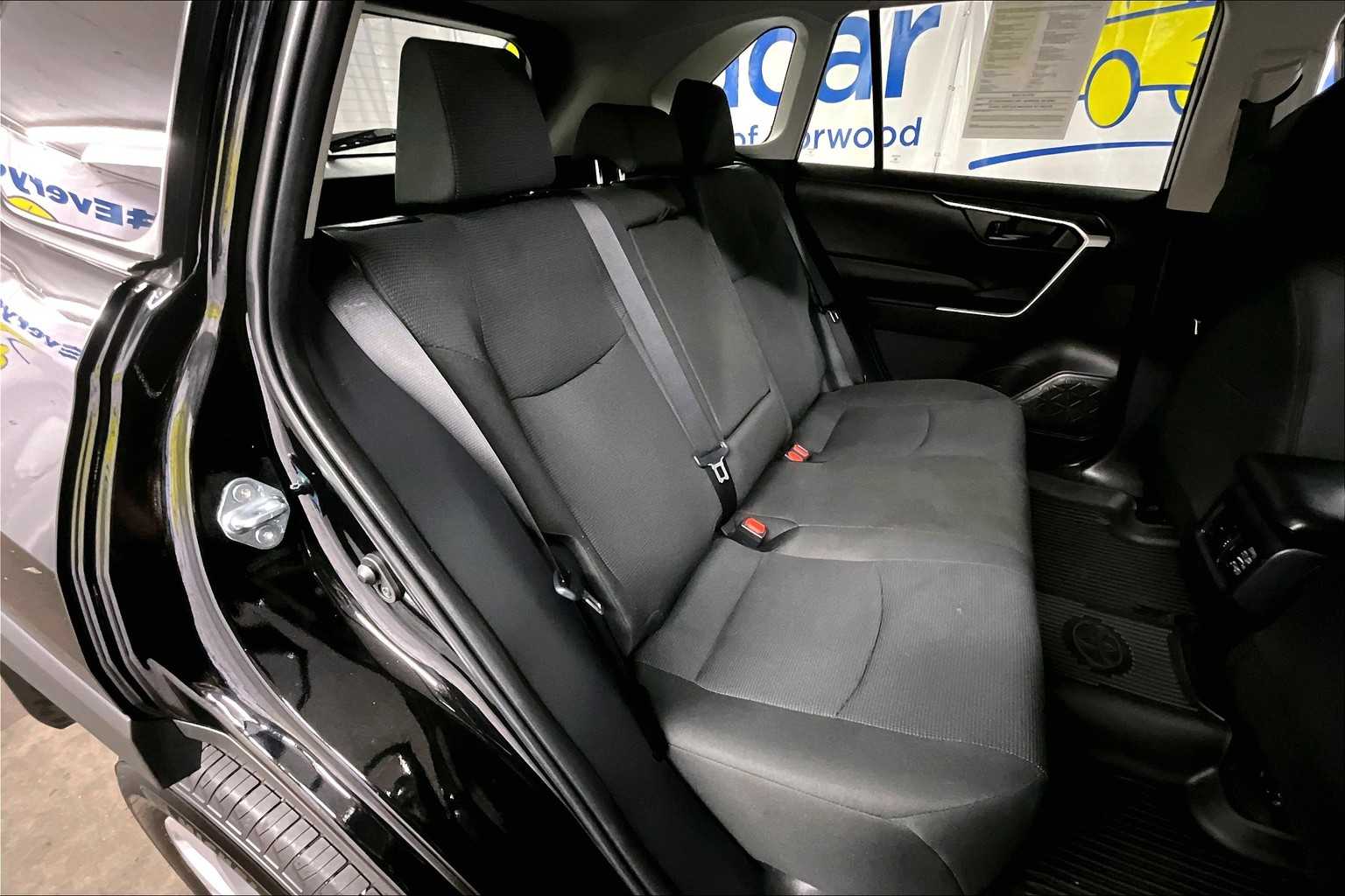 2024 Toyota RAV4 LE - Photo 16