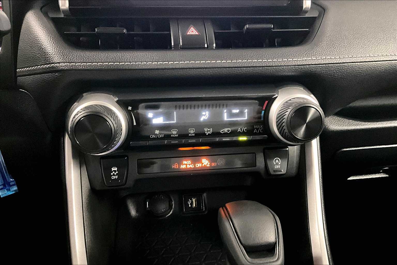 2024 Toyota RAV4 LE - Photo 25