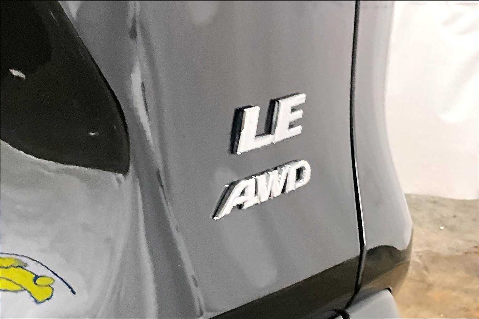 2024 Toyota RAV4 LE - Photo 28