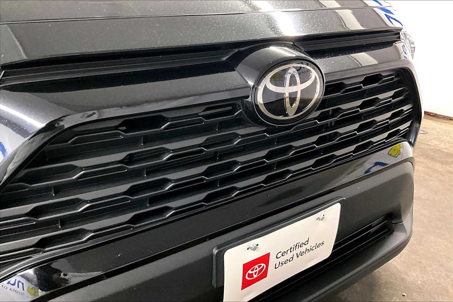 2024 Toyota RAV4 LE - Photo 31