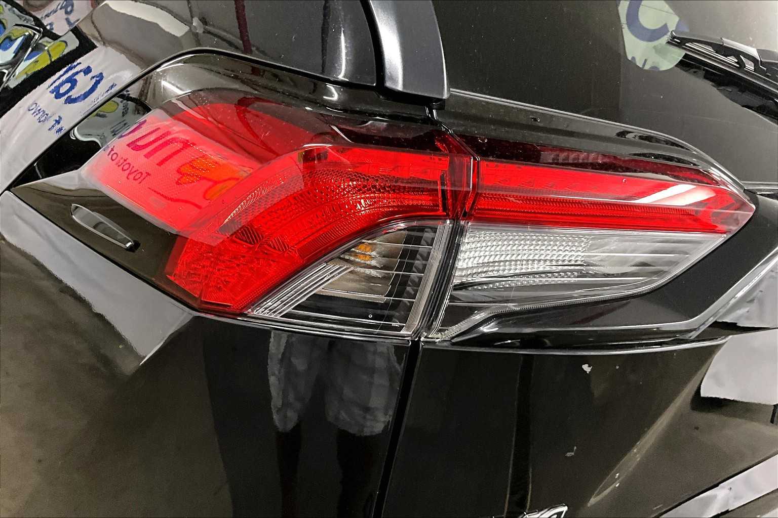 2024 Toyota RAV4 LE - Photo 33