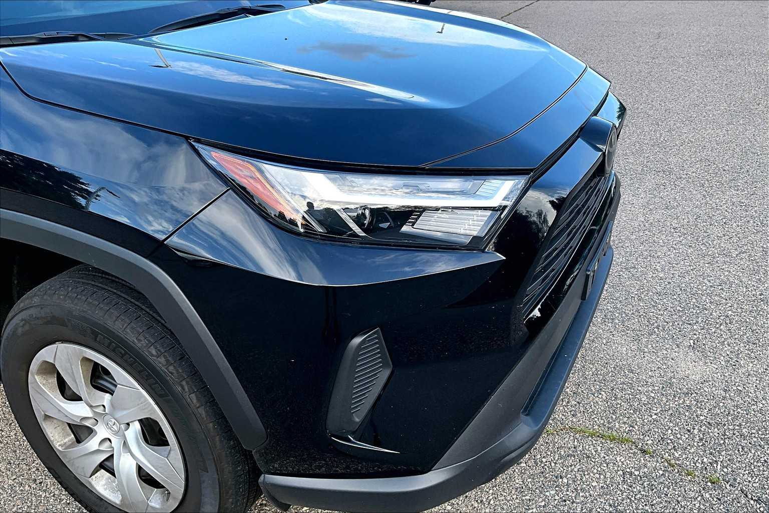 2024 Toyota RAV4 LE - Photo 5
