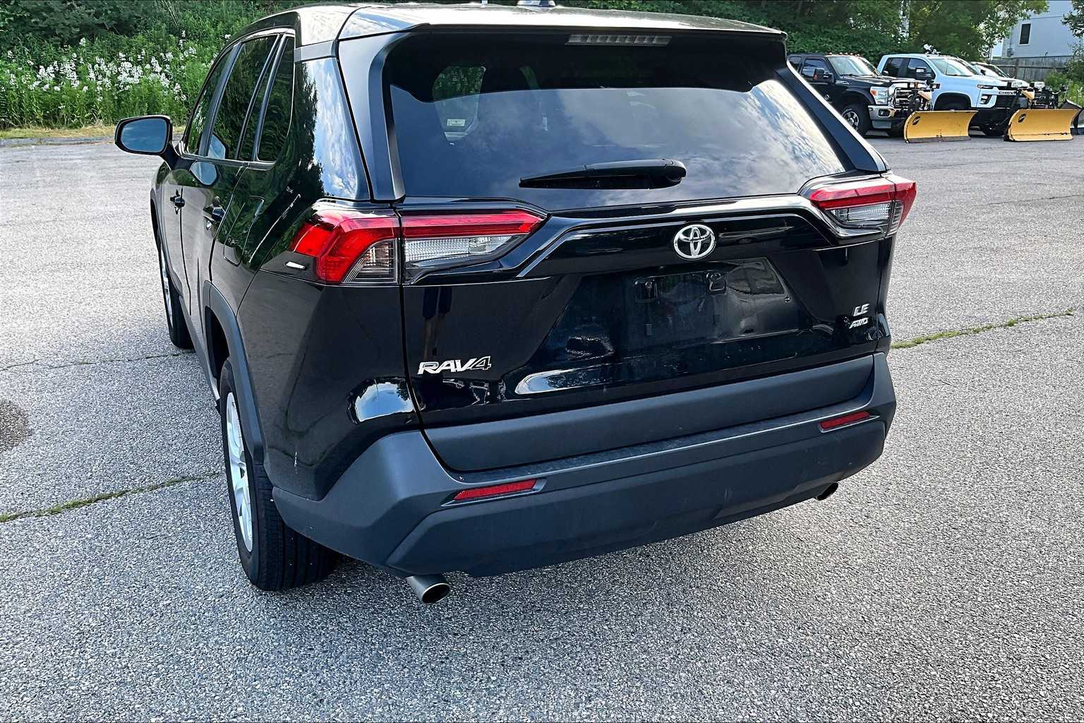 2024 Toyota RAV4 LE - Photo 6