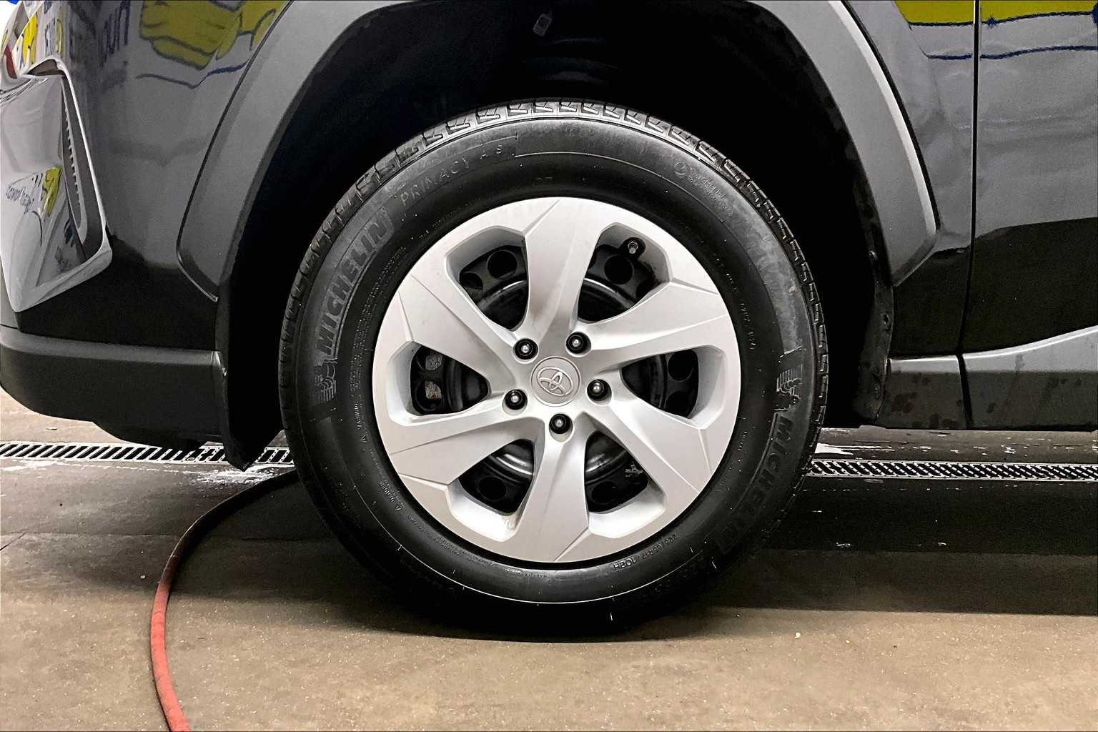 2024 Toyota RAV4 LE - Photo 7