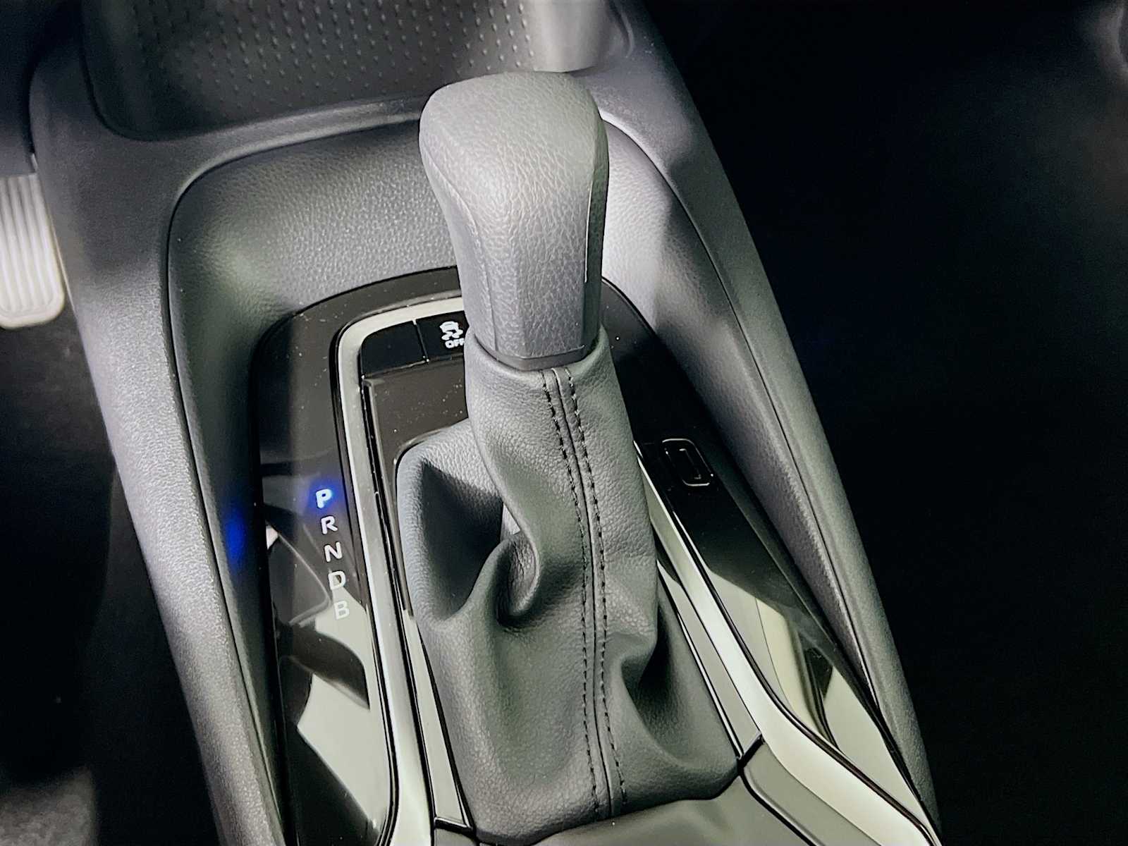 2026 Toyota Corolla LE - Photo 11