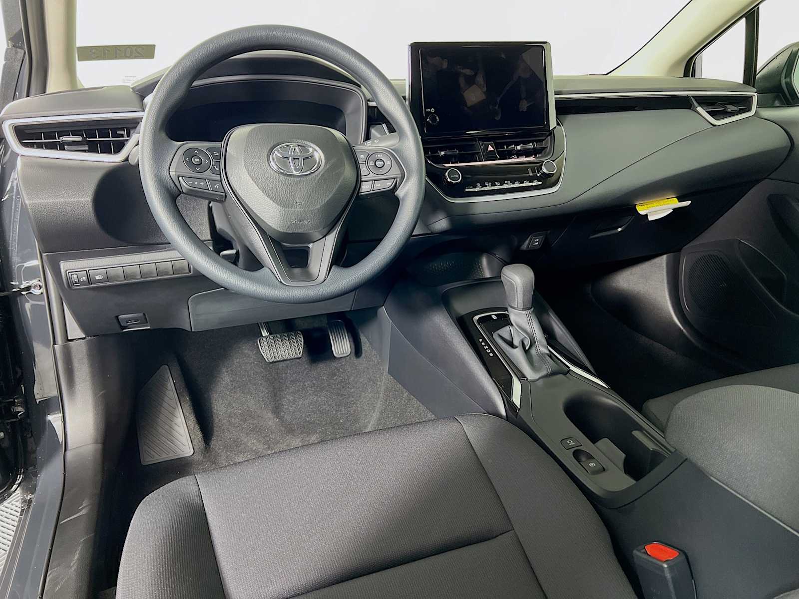 2026 Toyota Corolla LE - Photo 6
