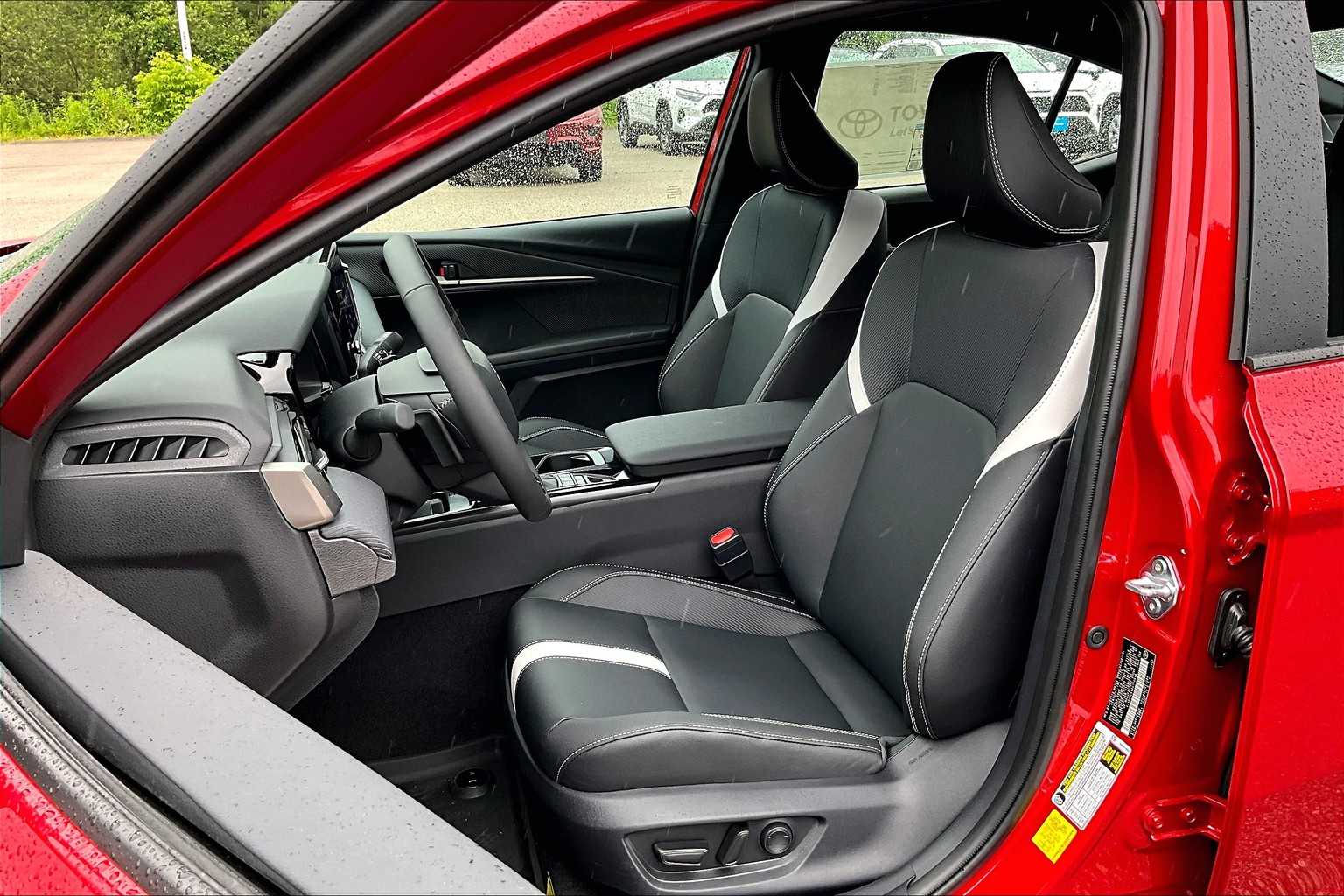 2025 Toyota Camry SE - Photo 11