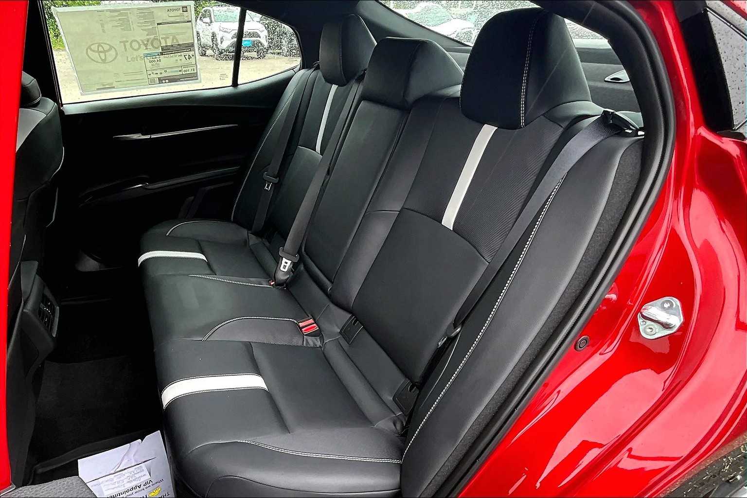 2025 Toyota Camry SE - Photo 15