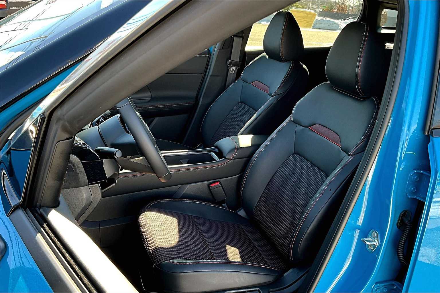 2025 Nissan Kicks SR - Photo 11
