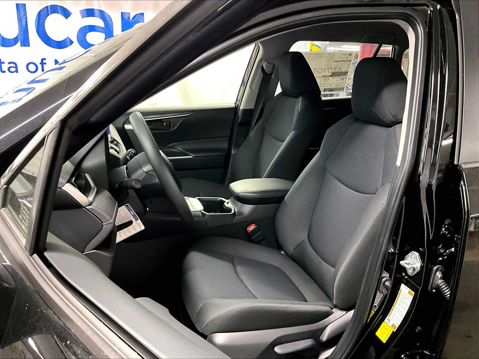 2025 Toyota RAV4 Hybrid LE - Photo 11