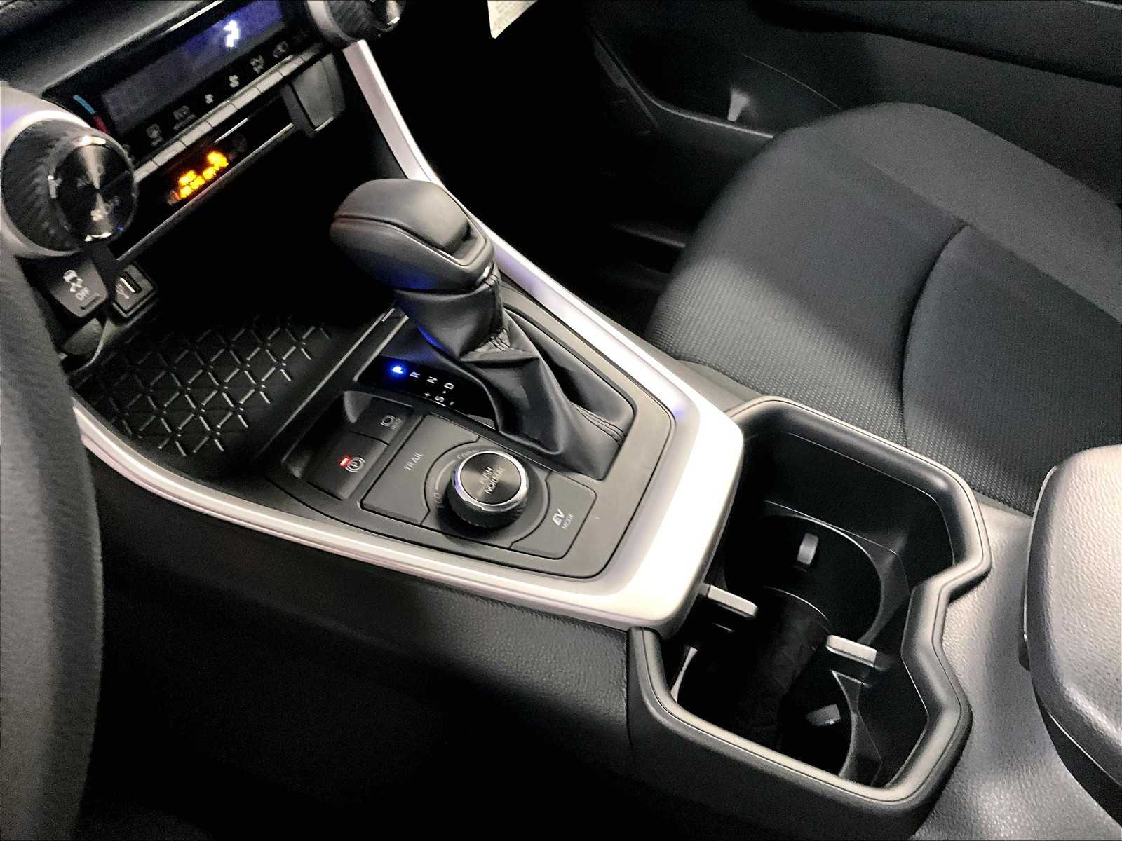 2025 Toyota RAV4 Hybrid LE - Photo 14