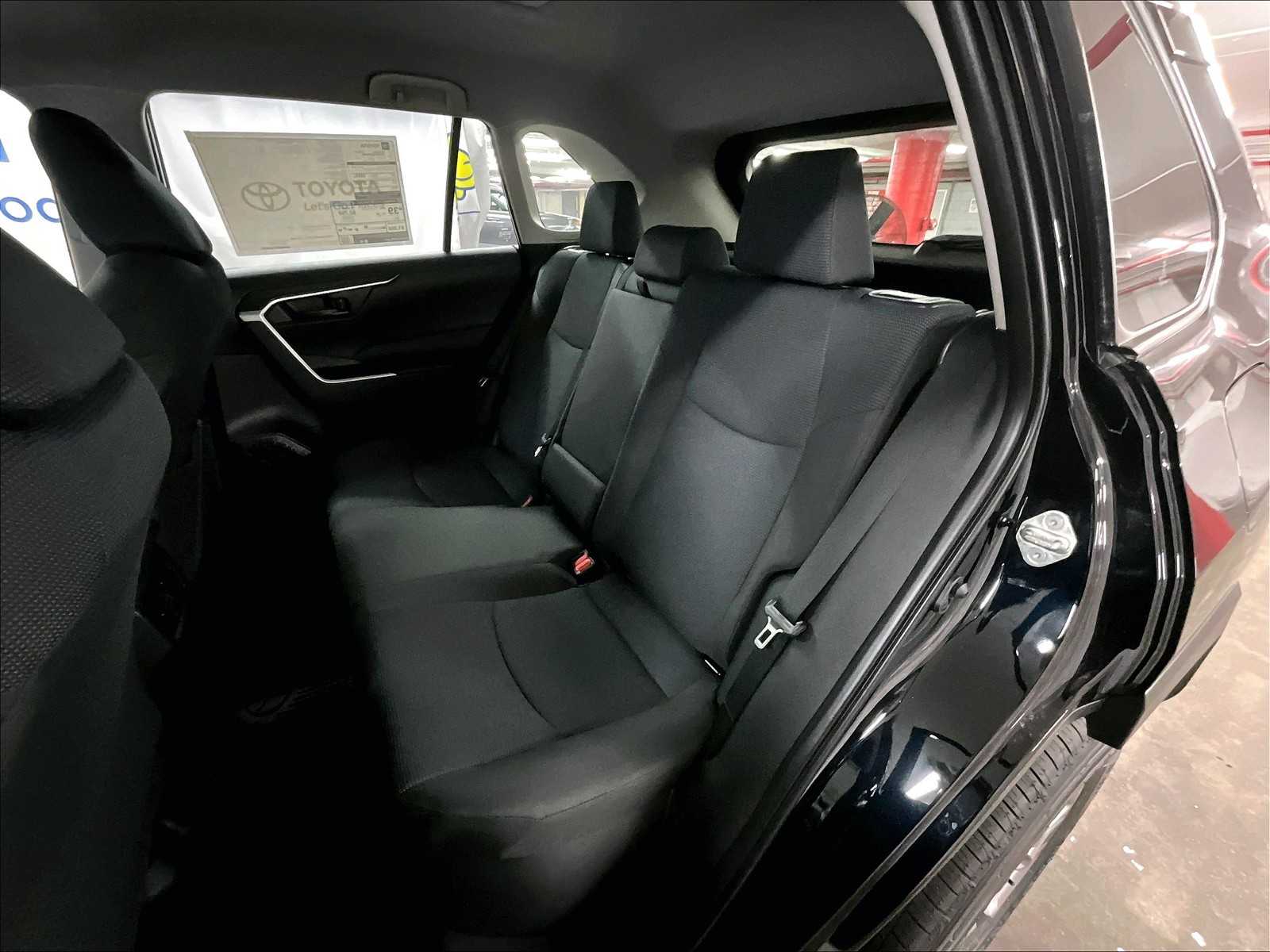 2025 Toyota RAV4 Hybrid LE - Photo 15