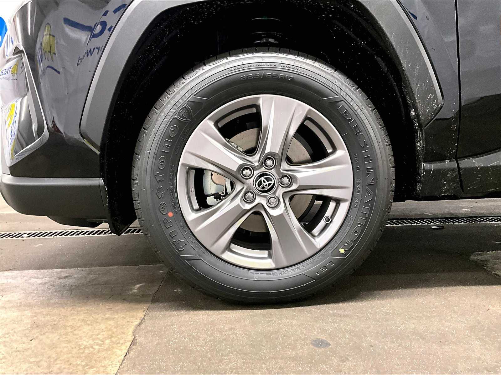 2025 Toyota RAV4 Hybrid LE - Photo 8