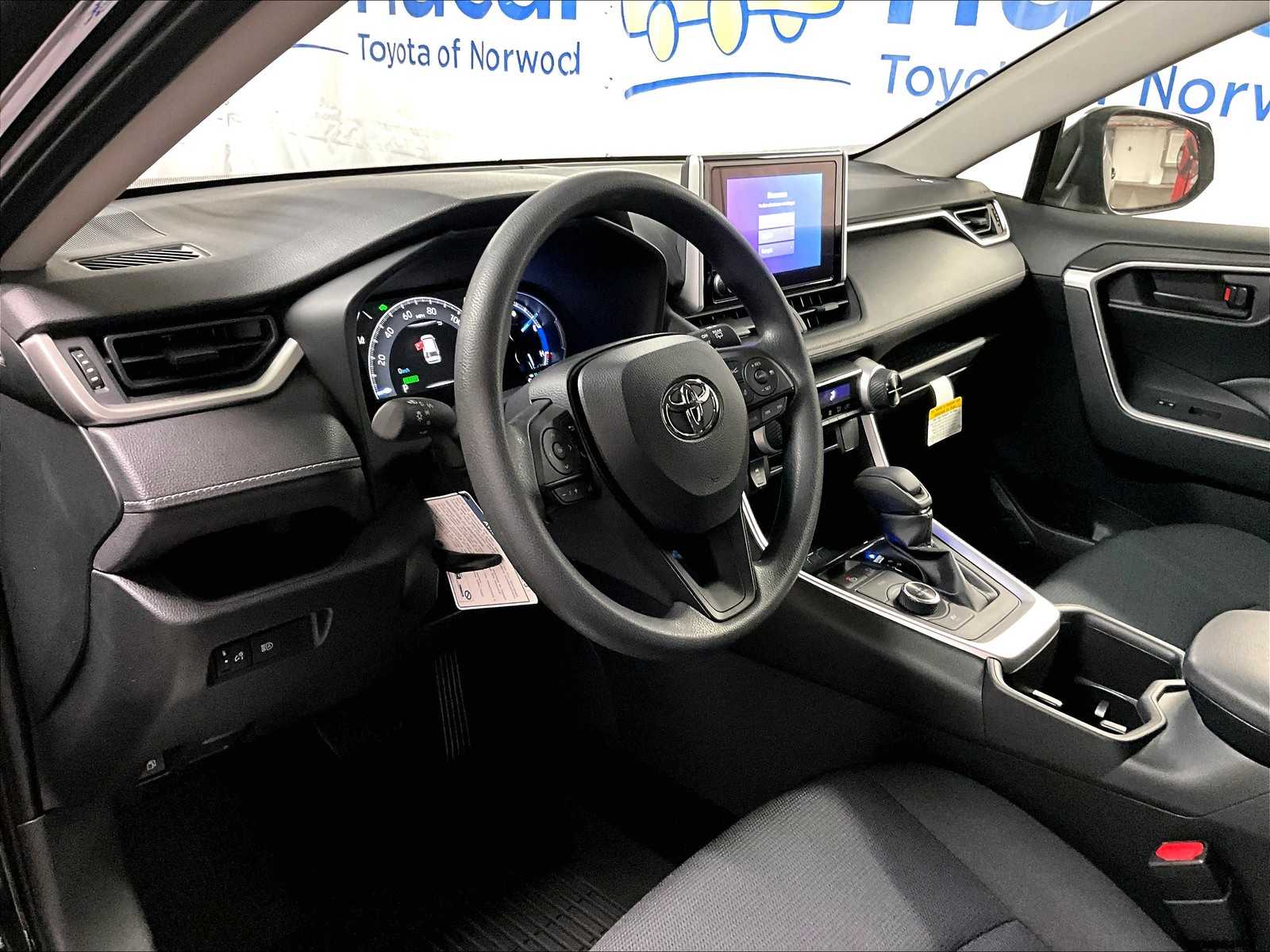 2025 Toyota RAV4 Hybrid LE - Photo 9