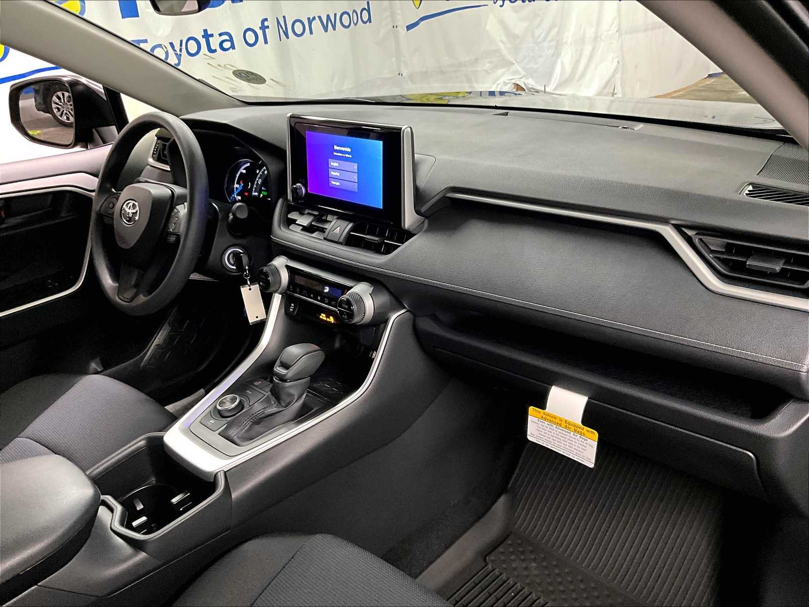 2025 Toyota RAV4 Hybrid LE - Photo 10