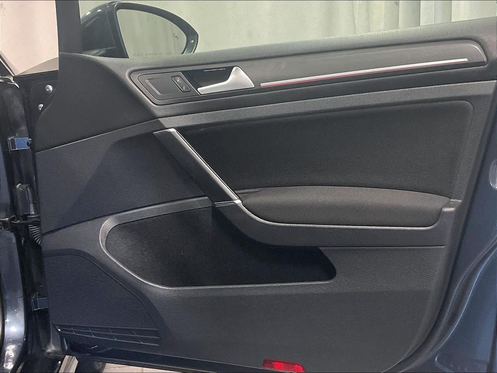 2018 Volkswagen Golf GTI SE - Photo 12