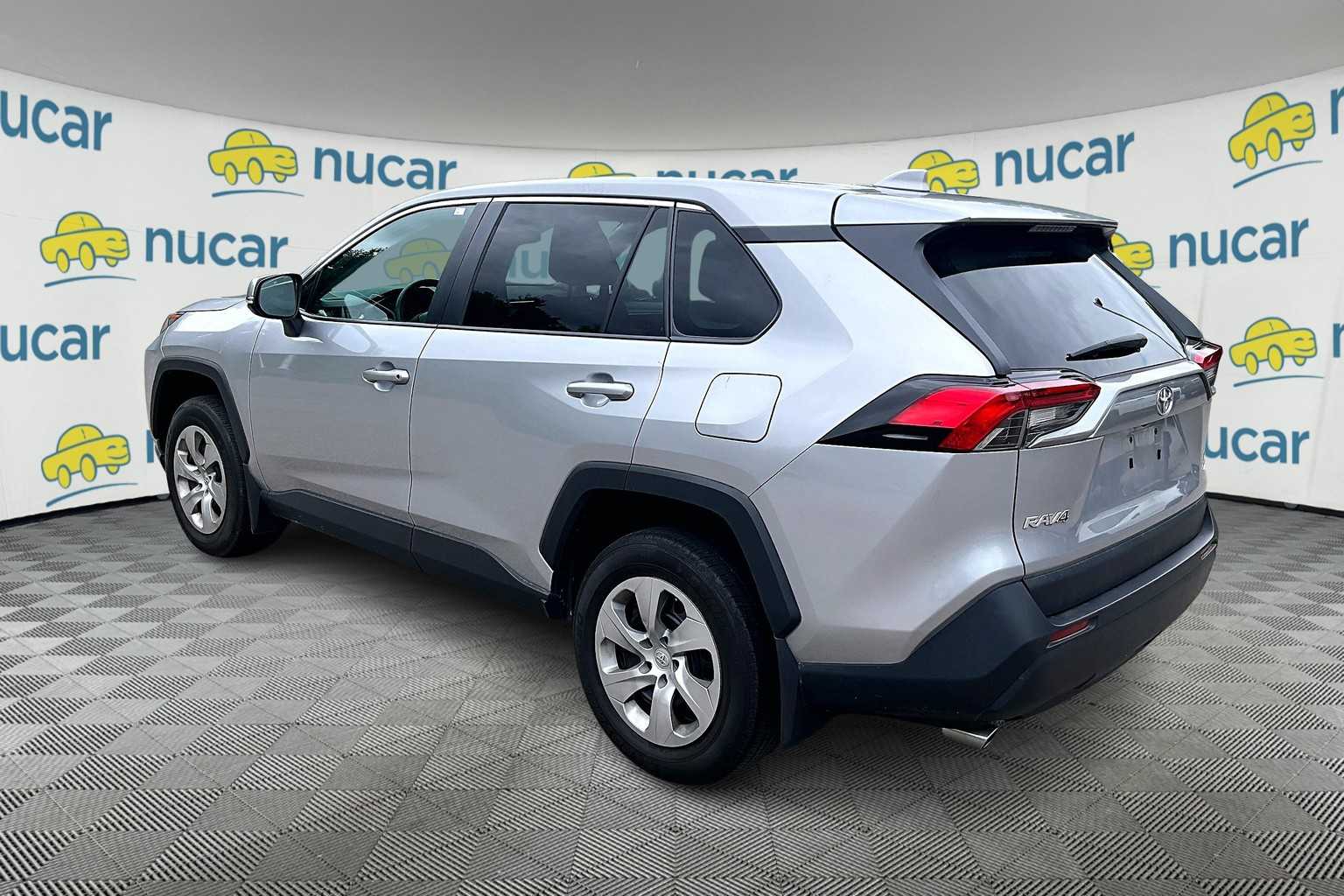2022 Toyota RAV4 LE - Photo 3
