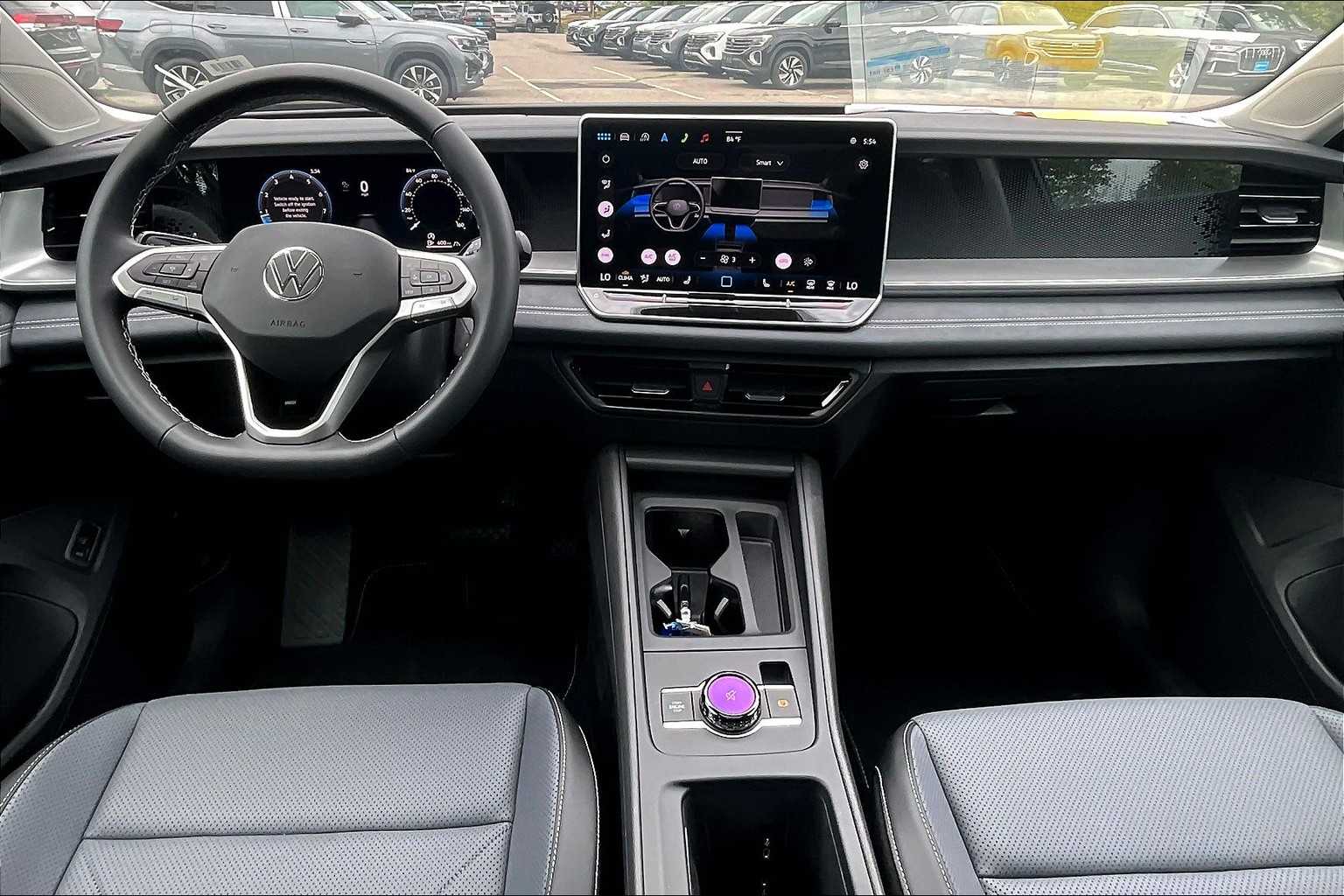 2025 Volkswagen Tiguan SE - Photo 12