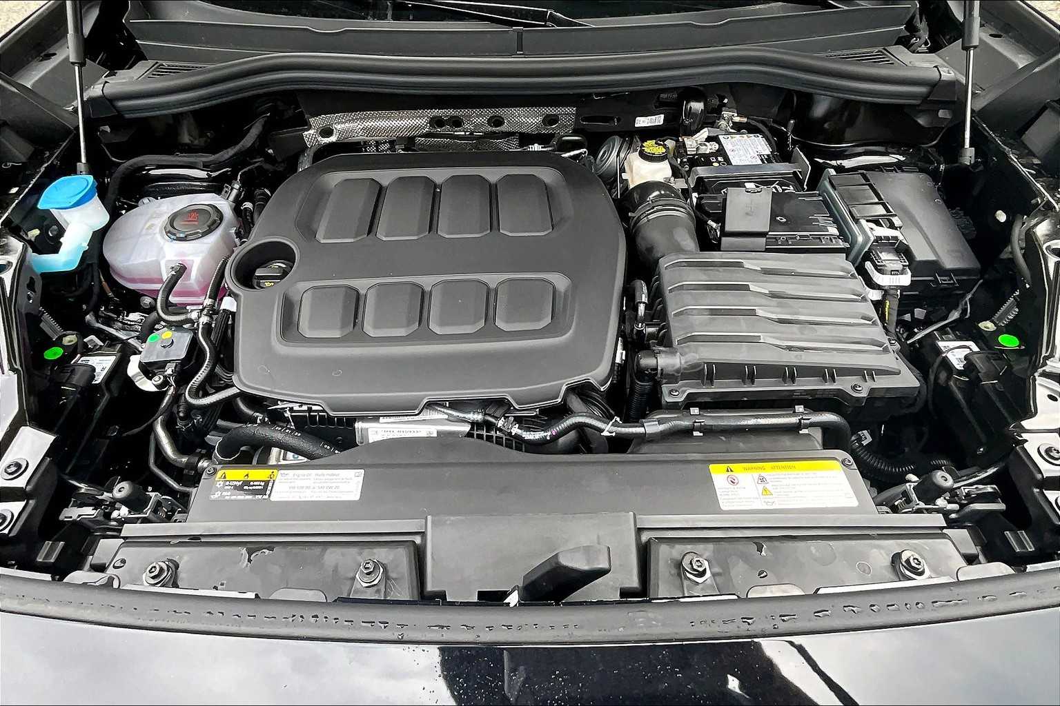 2025 Volkswagen Tiguan SE - Photo 16