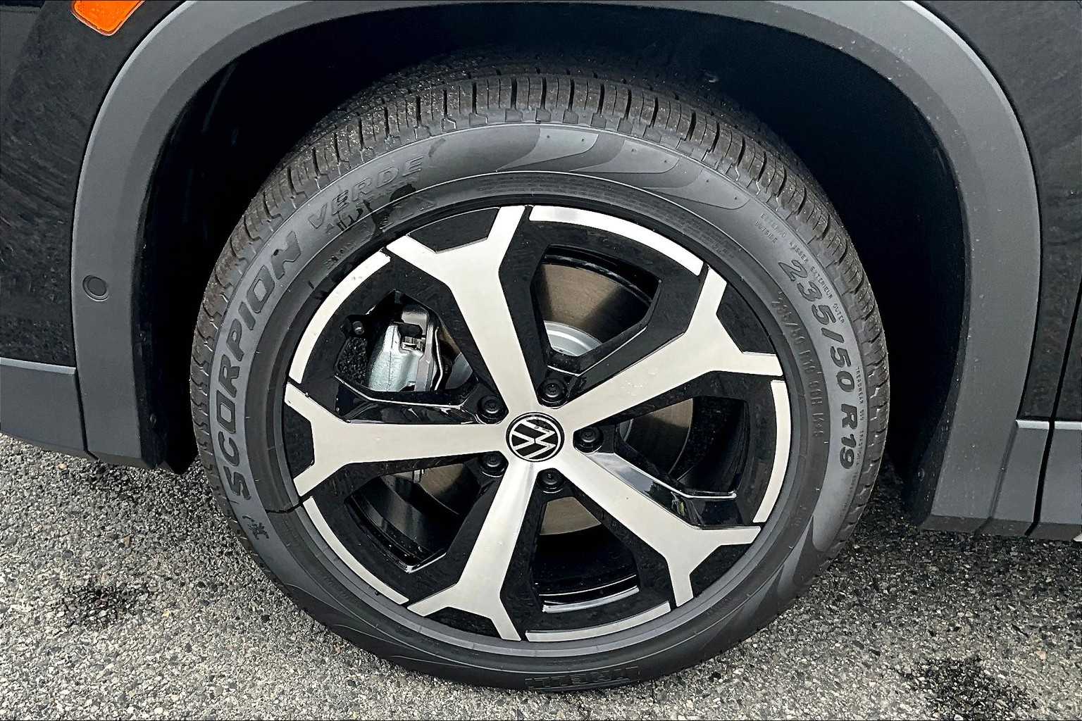 2025 Volkswagen Tiguan SE - Photo 8