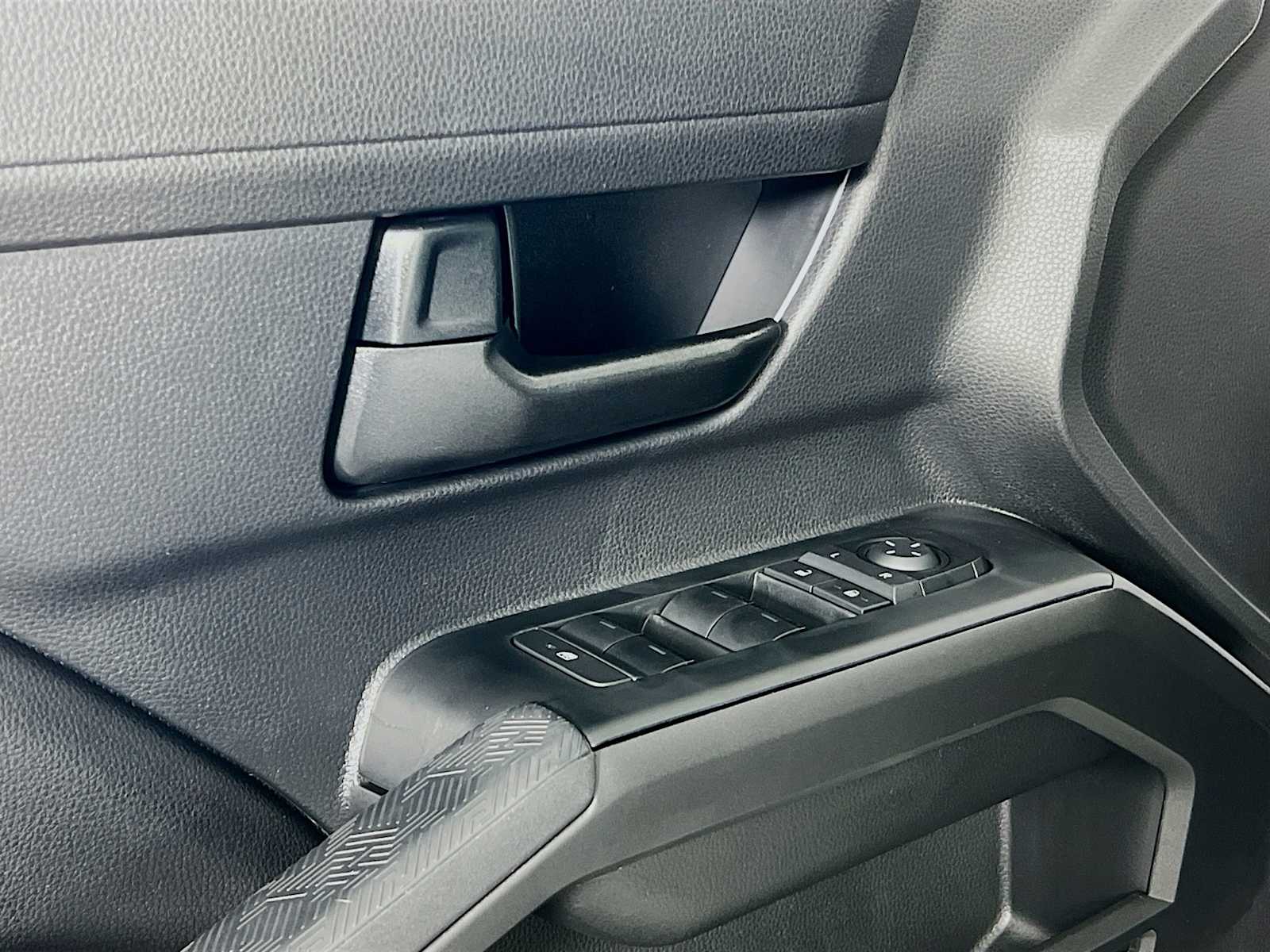 2025 Toyota Tacoma SR5 - Photo 15