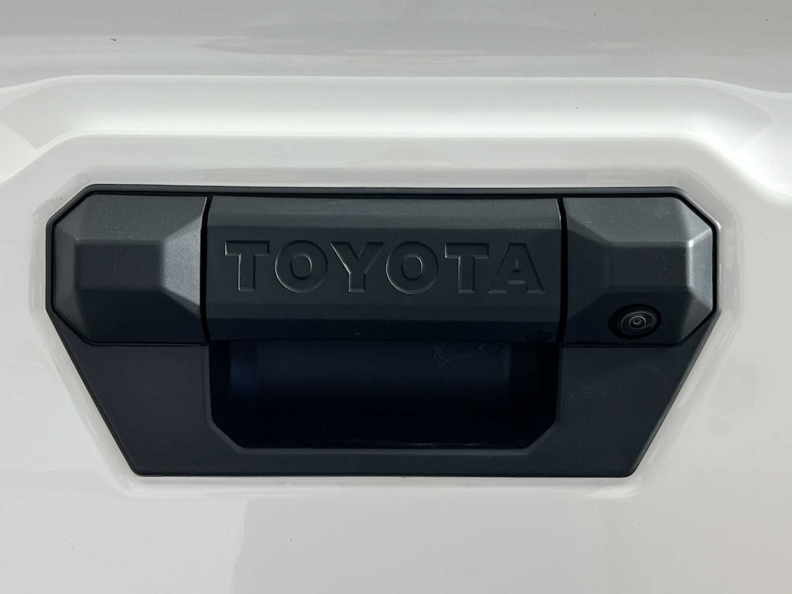 2025 Toyota Tacoma SR5 - Photo 17