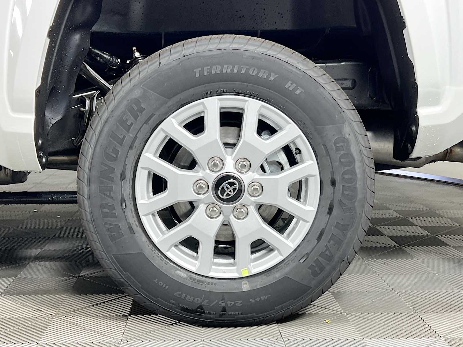 2025 Toyota Tacoma SR5 - Photo 18